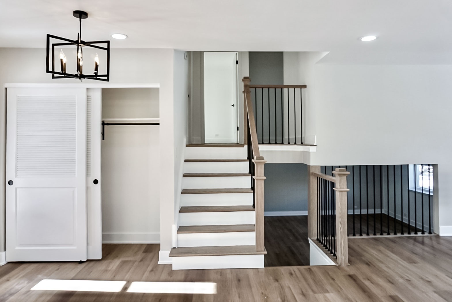 2018 E Ivy Lane Property Photo 9
