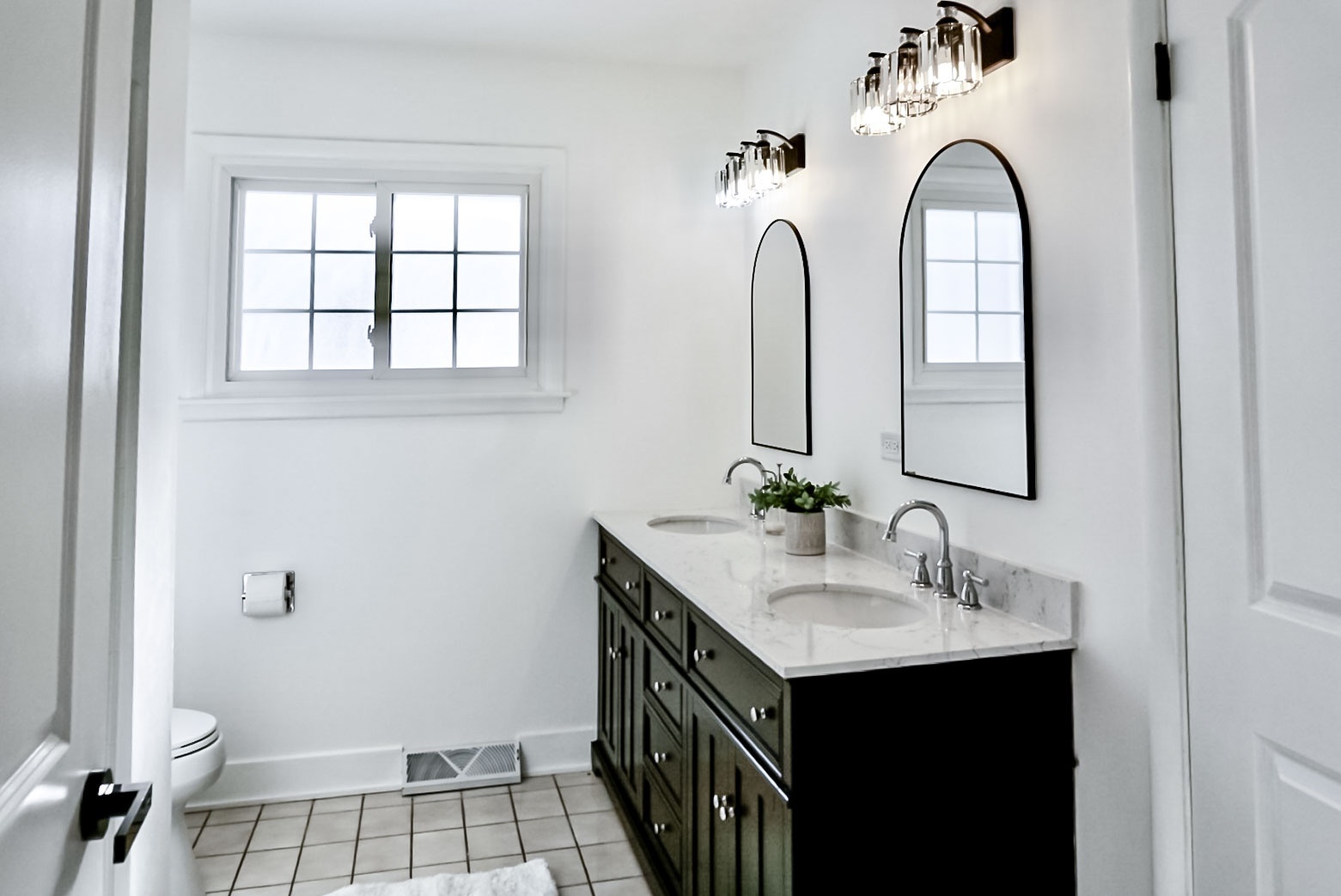 2018 E Ivy Lane Property Photo 13