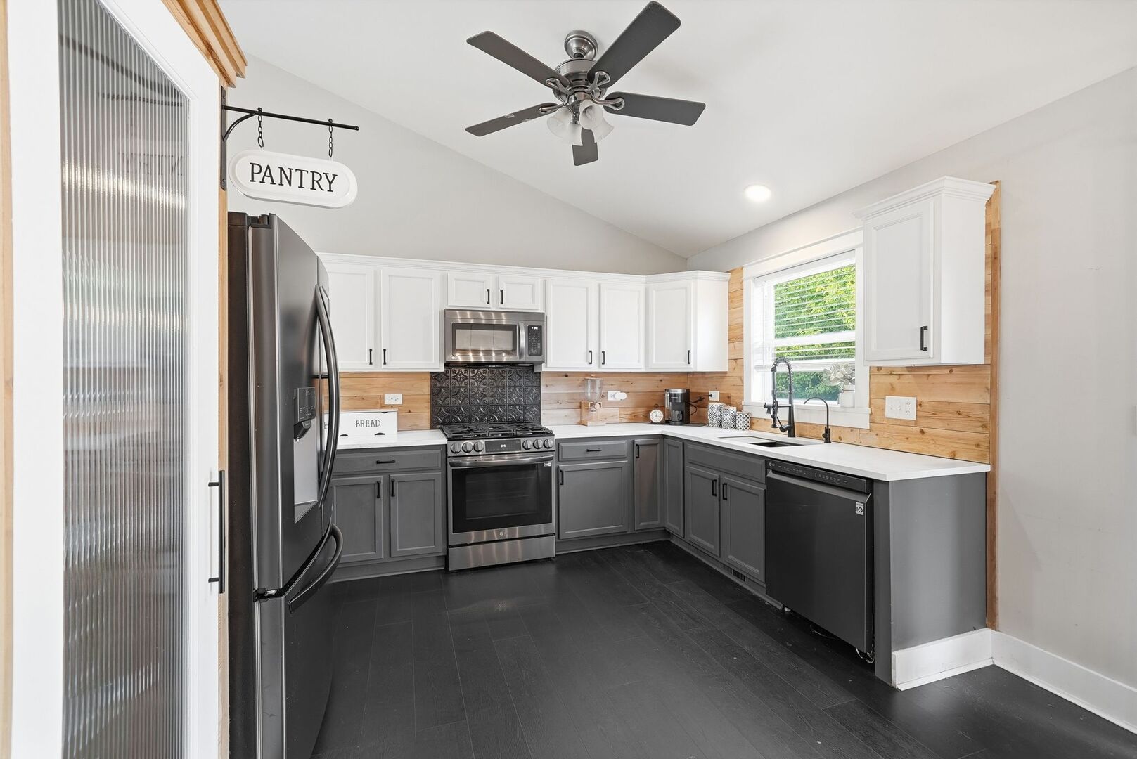 8101 Limestone Court Property Photo 7