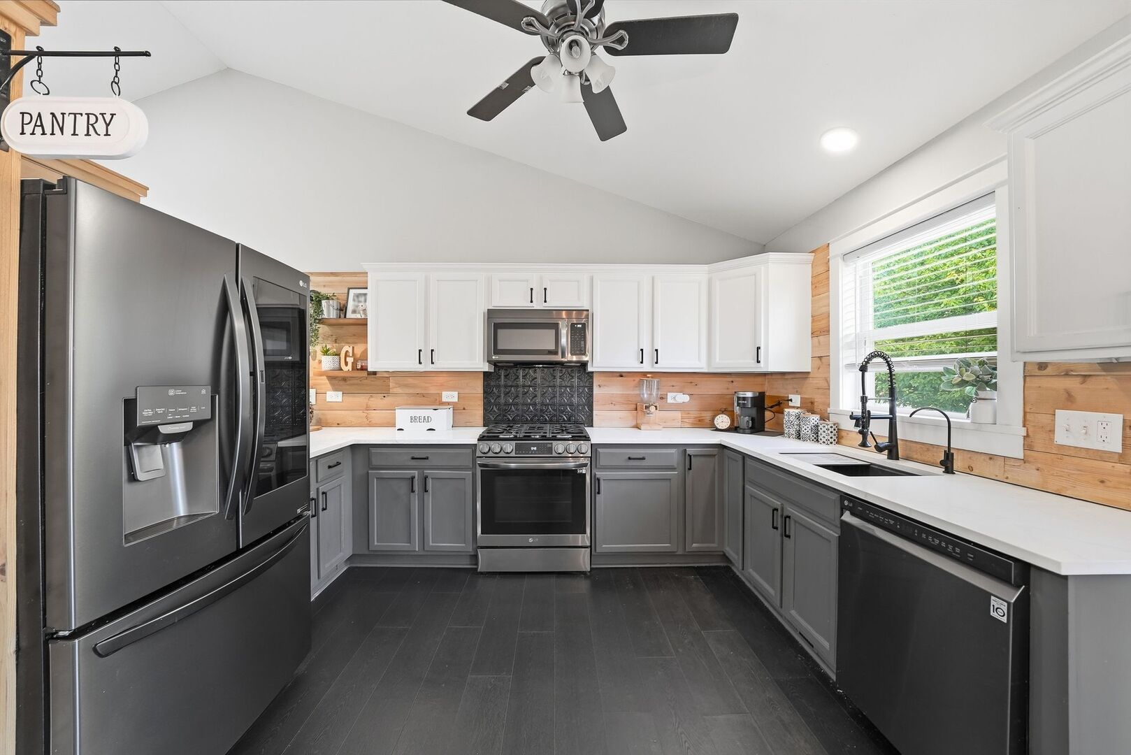 8101 Limestone Court Property Photo 8