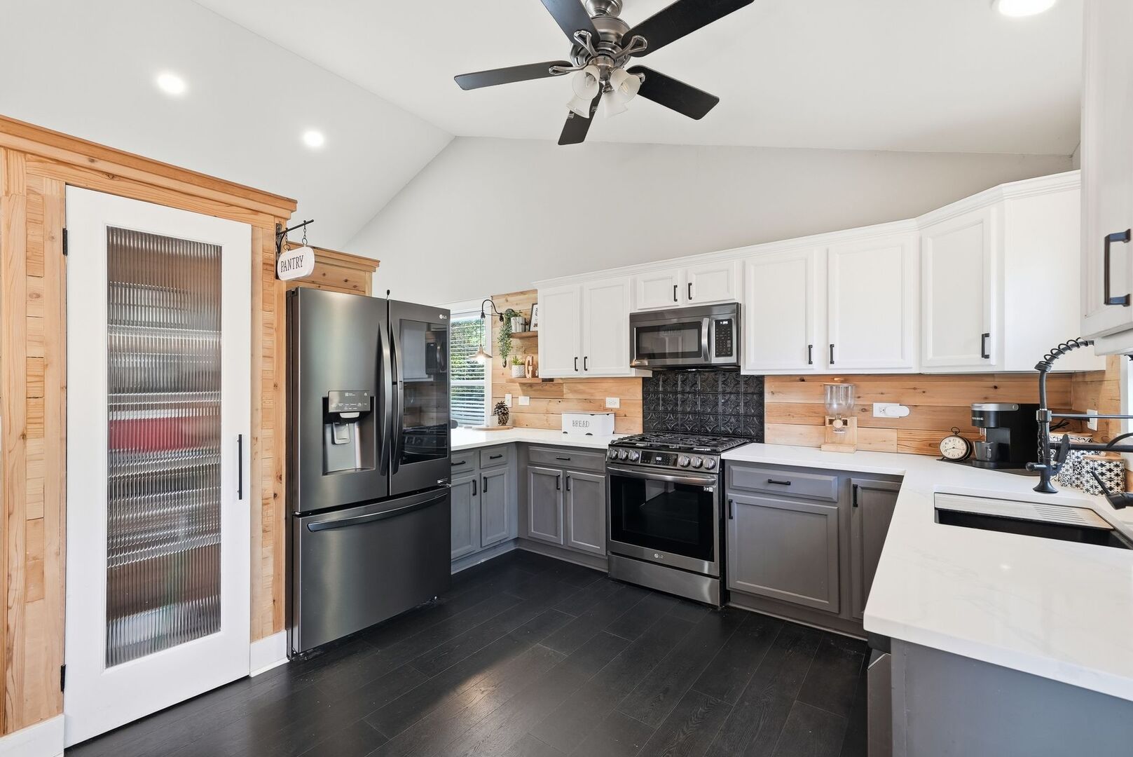 8101 Limestone Court Property Photo 9