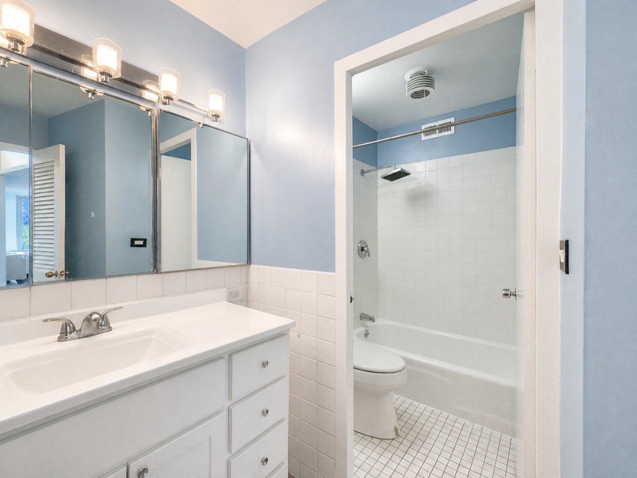4250 N Marine Drive 716 Property Photo 23