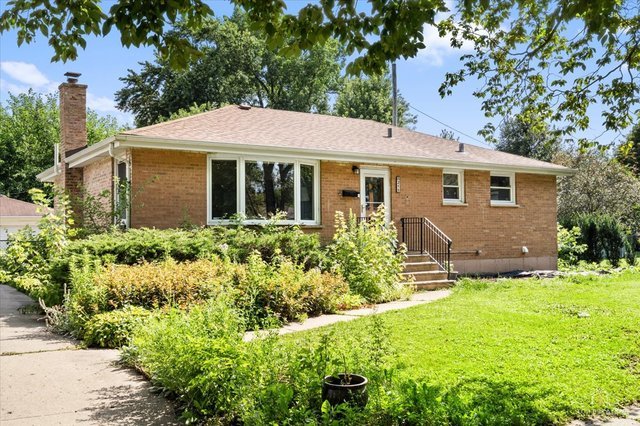 215 E Bryn Mawr Avenue Property Photo 1