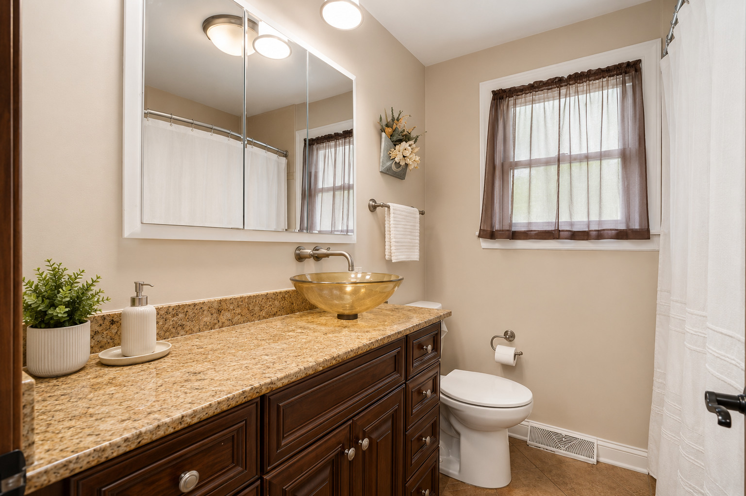 215 E Bryn Mawr Avenue Property Photo 10