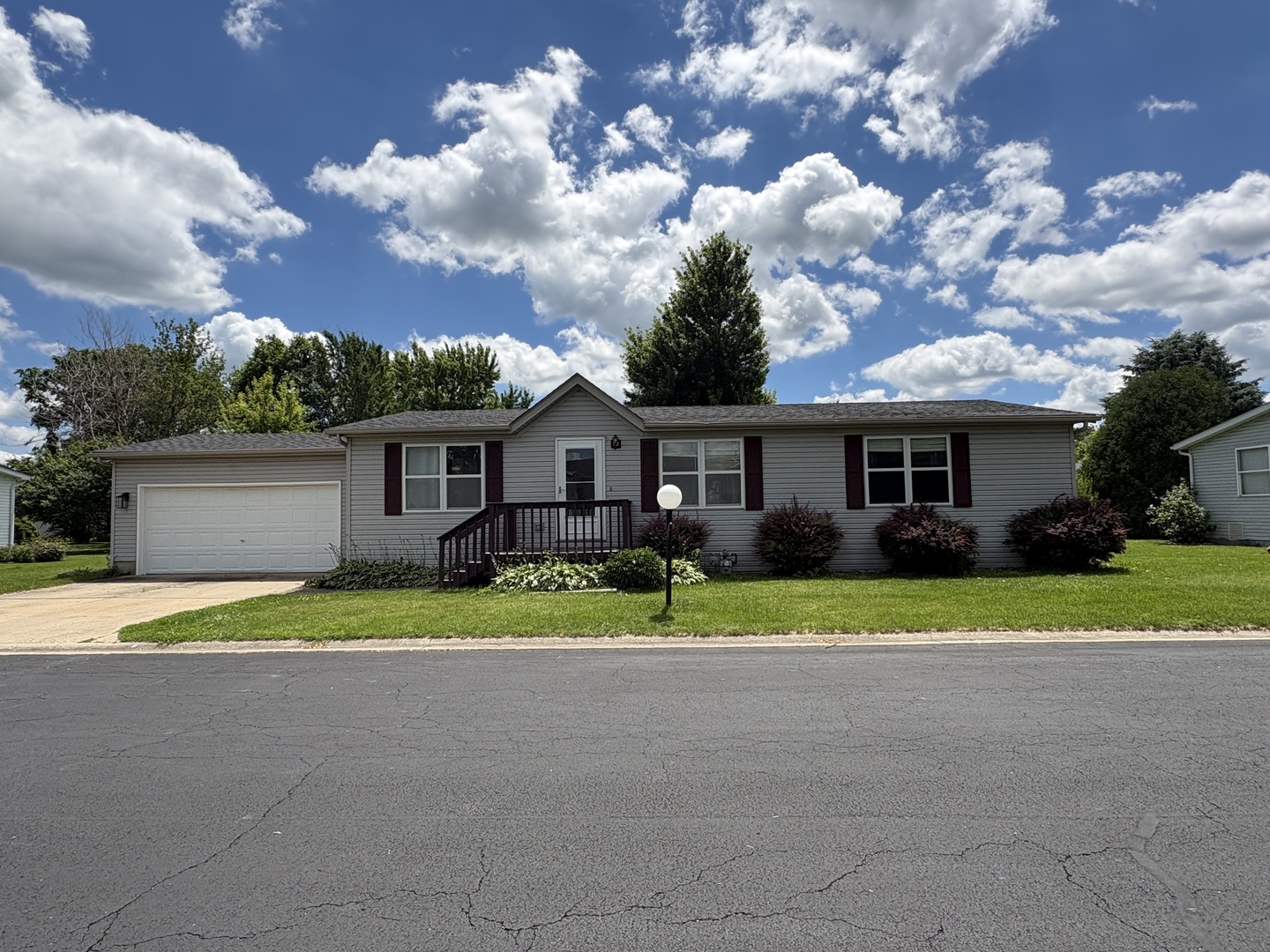 127 Cardinal Lane Property Photo 1