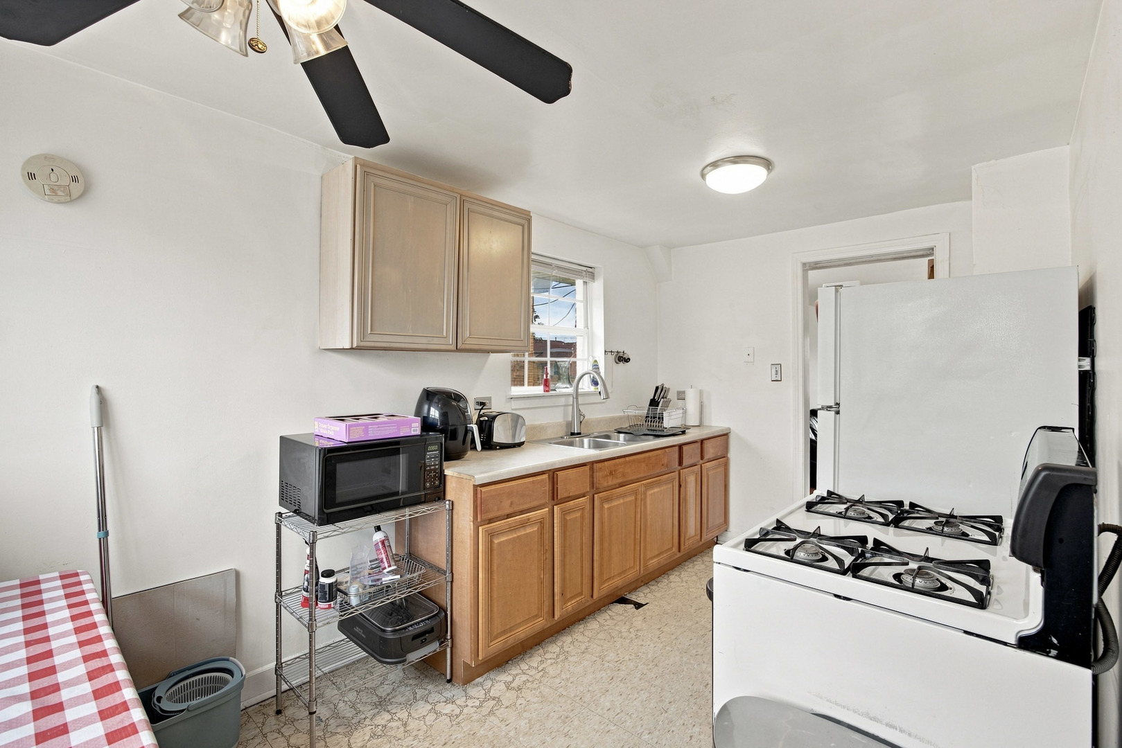 2121 S 14th Avenue Property Photo 6