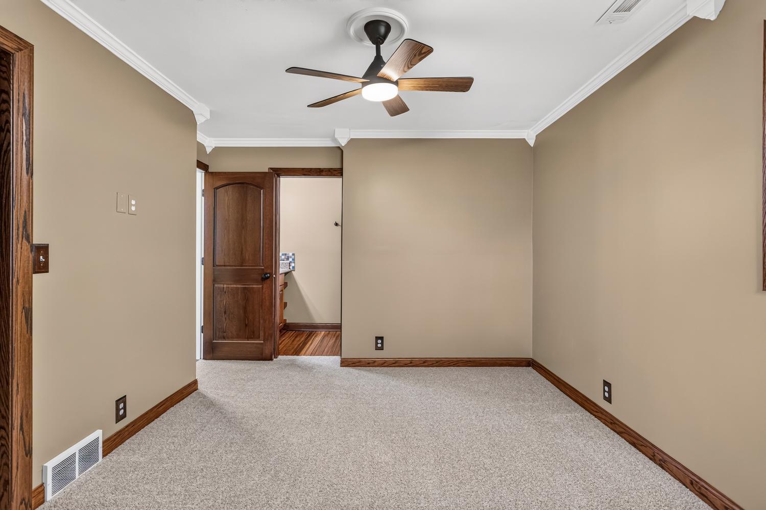 718 E Chestnut Street Property Photo 25