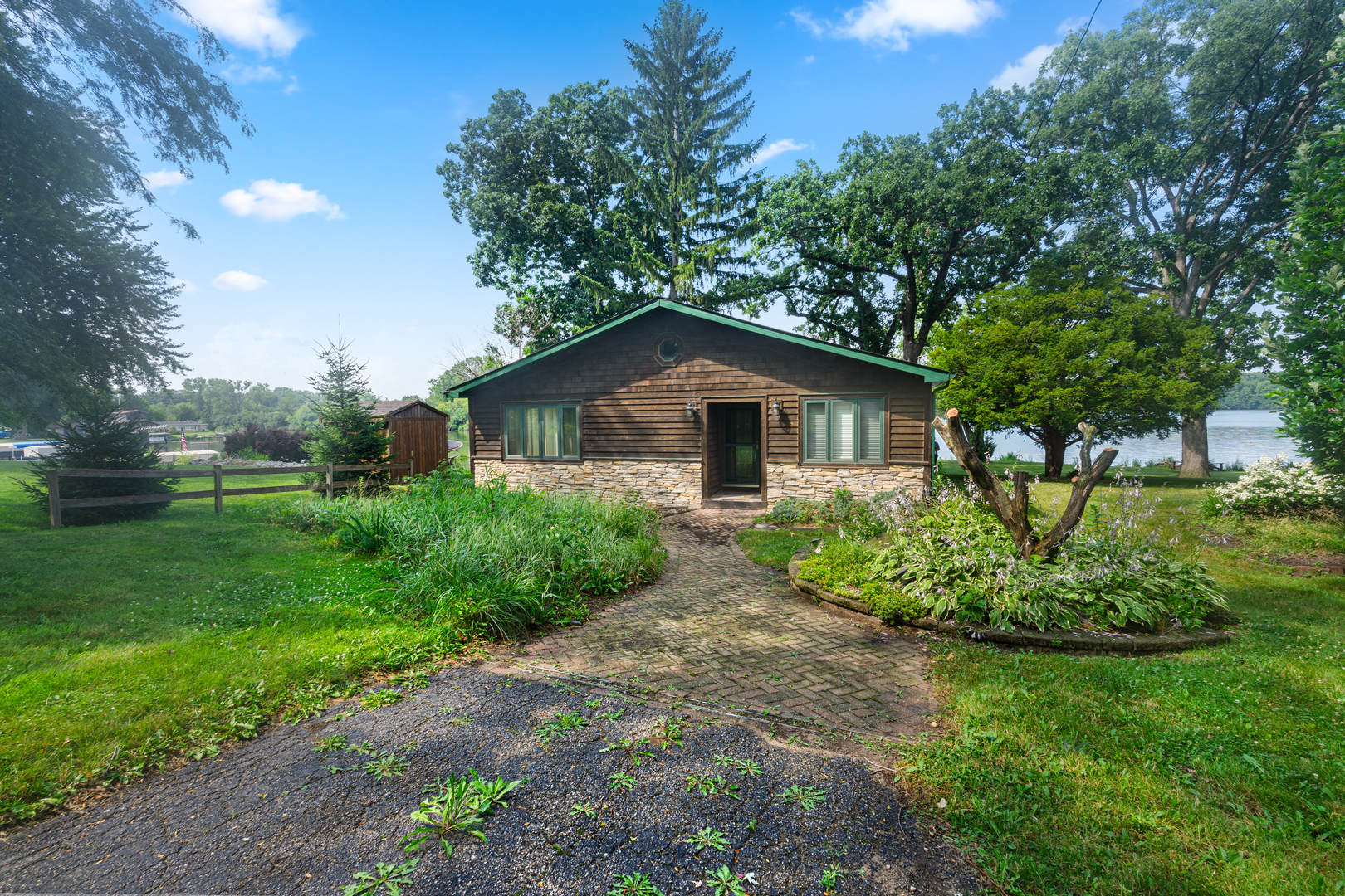 4122 W Lake Shore Drive Property Photo 1