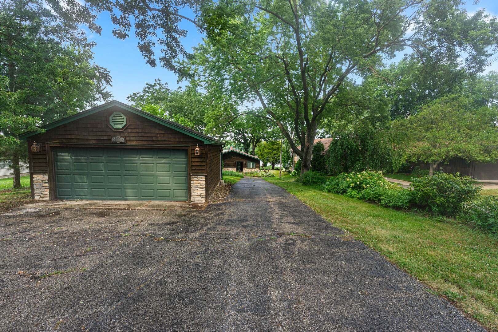 4122 W Lake Shore Drive Property Photo 3