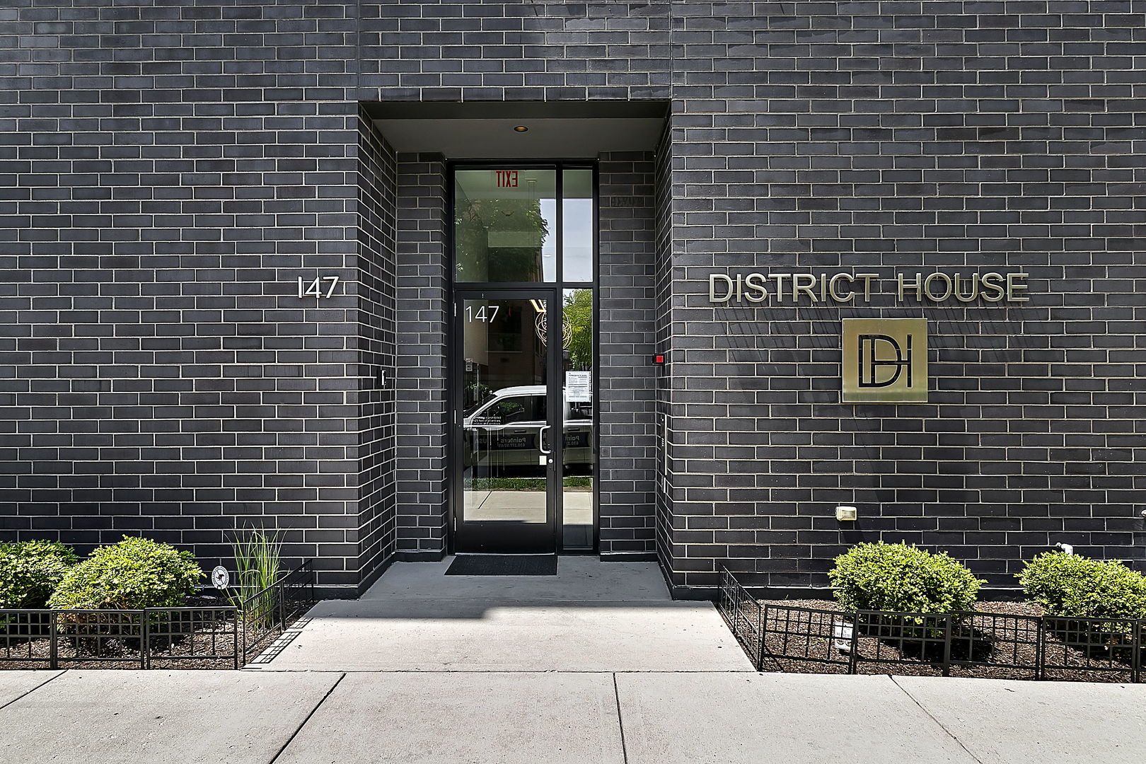 147 N Euclid Avenue 401 Property Photo 1