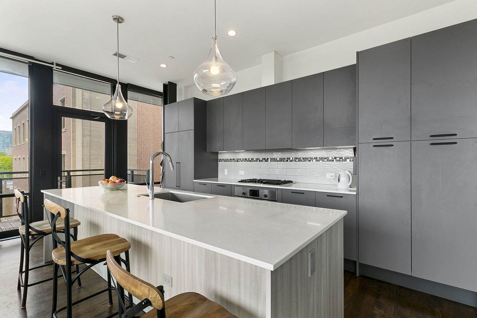 147 N Euclid Avenue 401 Property Photo 4