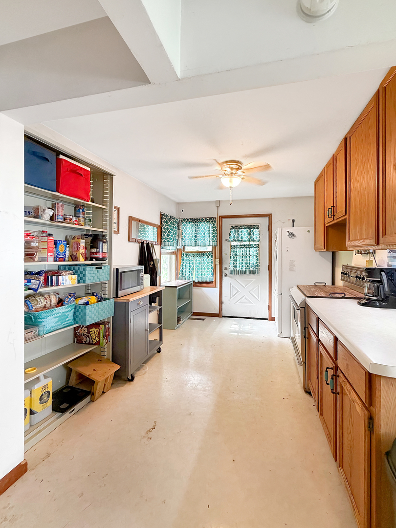 807 E Illinois Street Property Photo 3