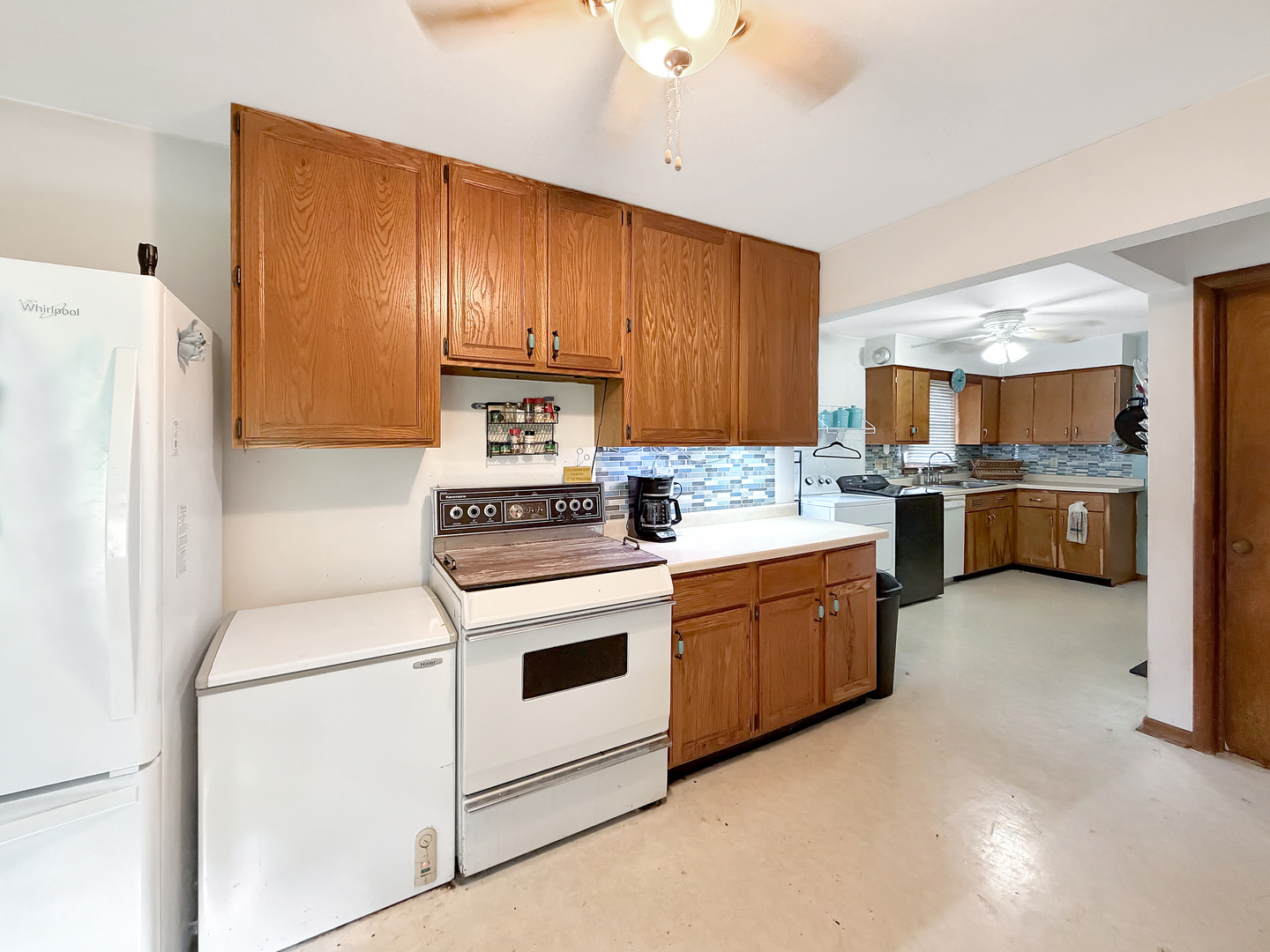 807 E Illinois Street Property Photo 4
