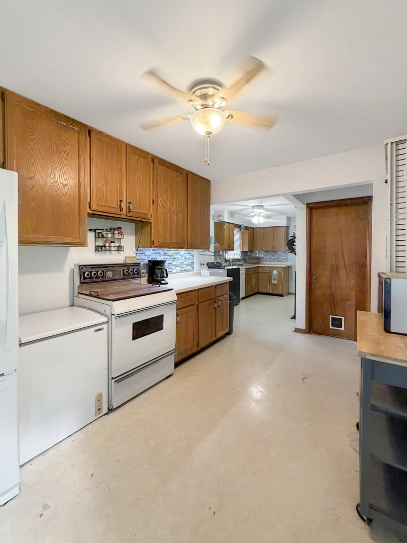 807 E Illinois Street Property Photo 7