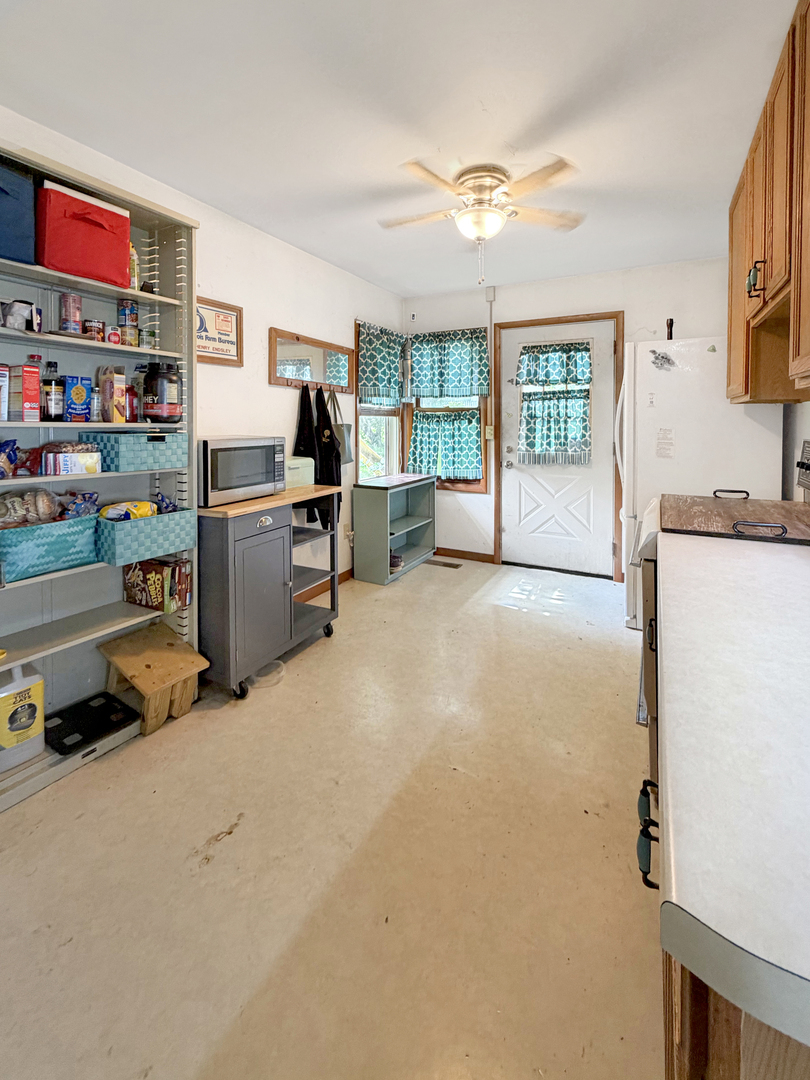 807 E Illinois Street Property Photo 8