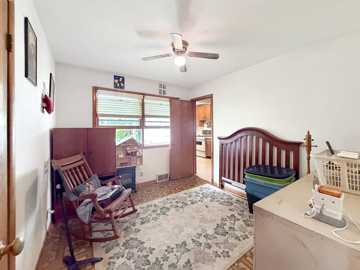 807 E Illinois Street Property Photo 17