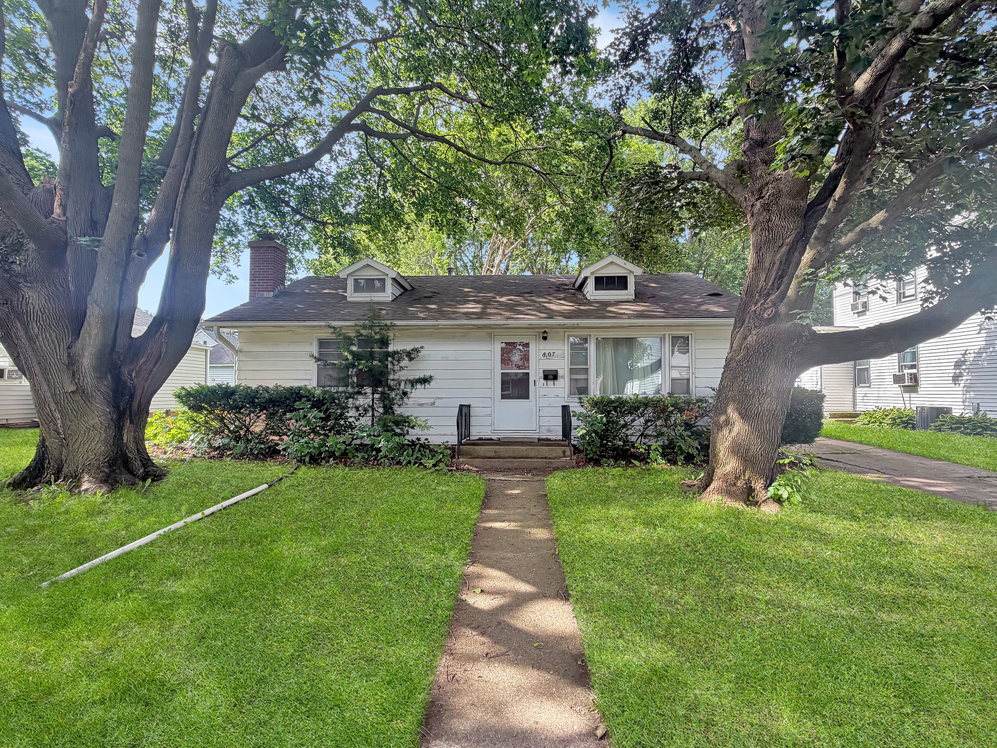 807 E Illinois Street Property Photo 18