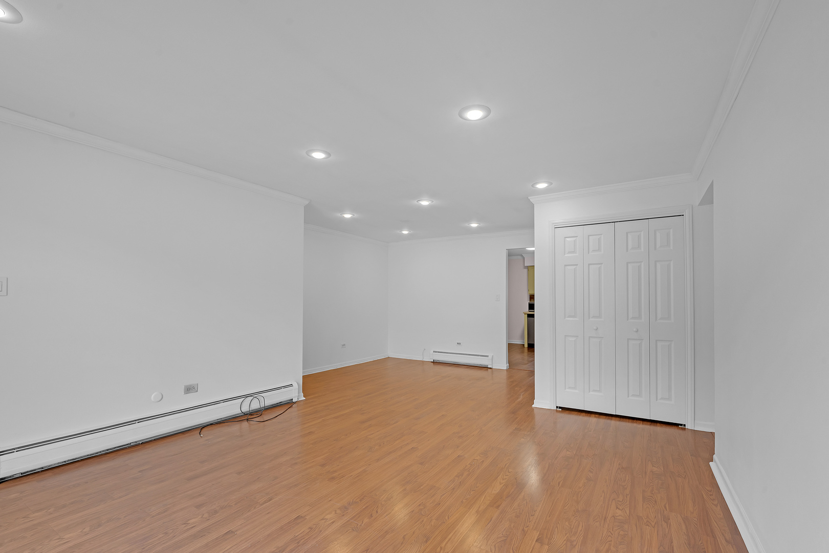 5151 N East River Road 332d Property Photo 4