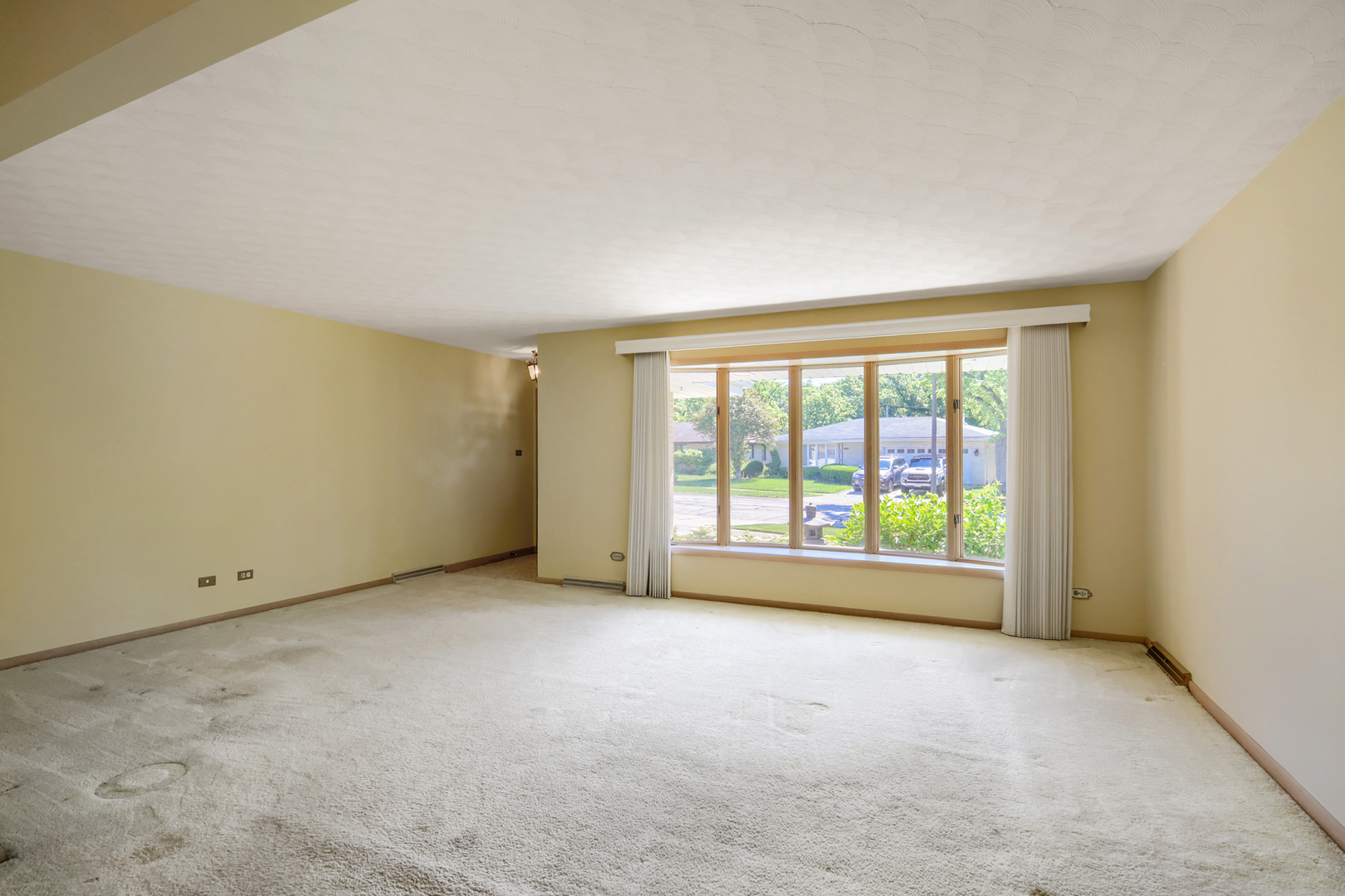 2630 Somerset Drive Property Photo 3