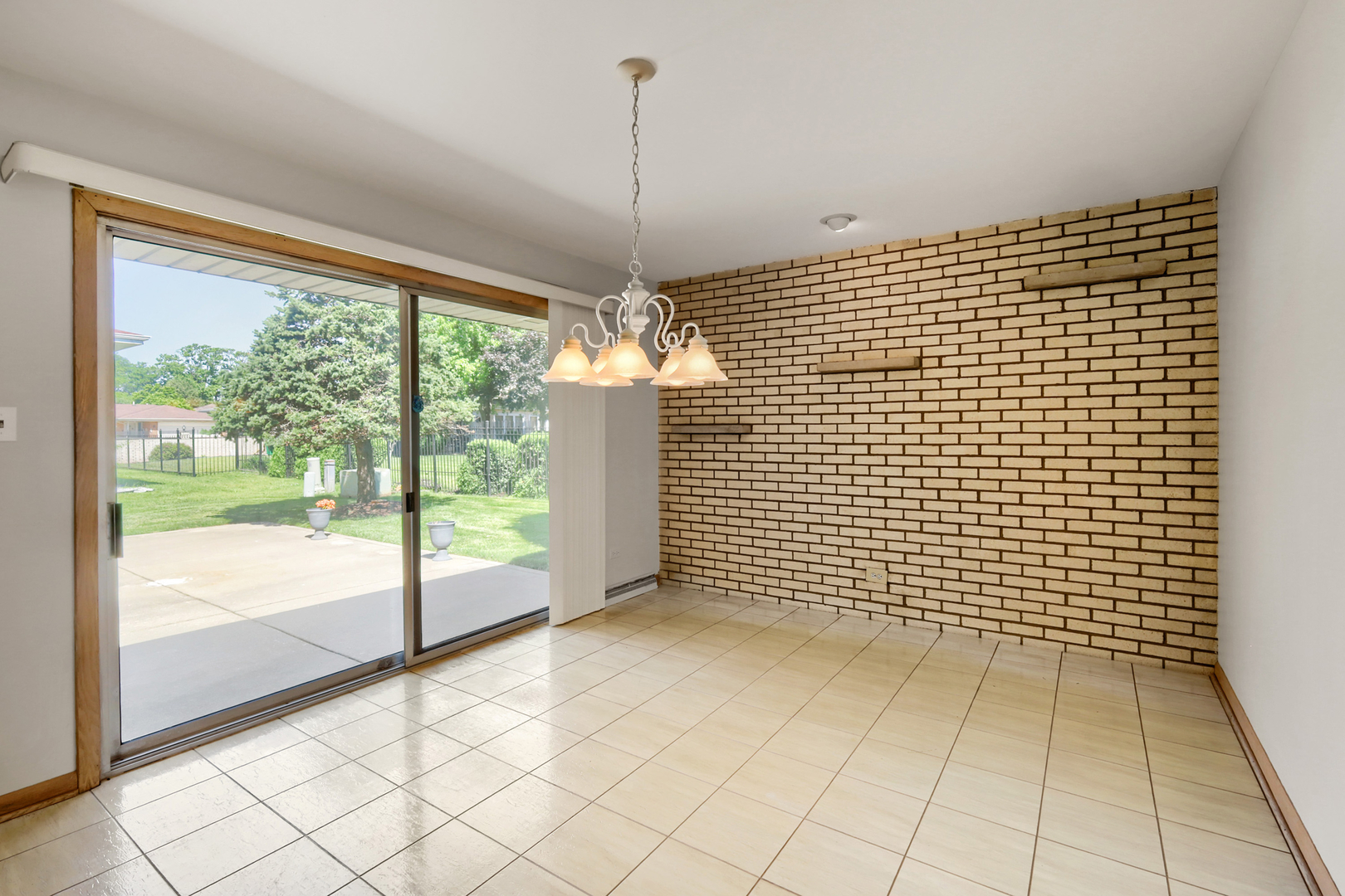 2630 Somerset Drive Property Photo 4
