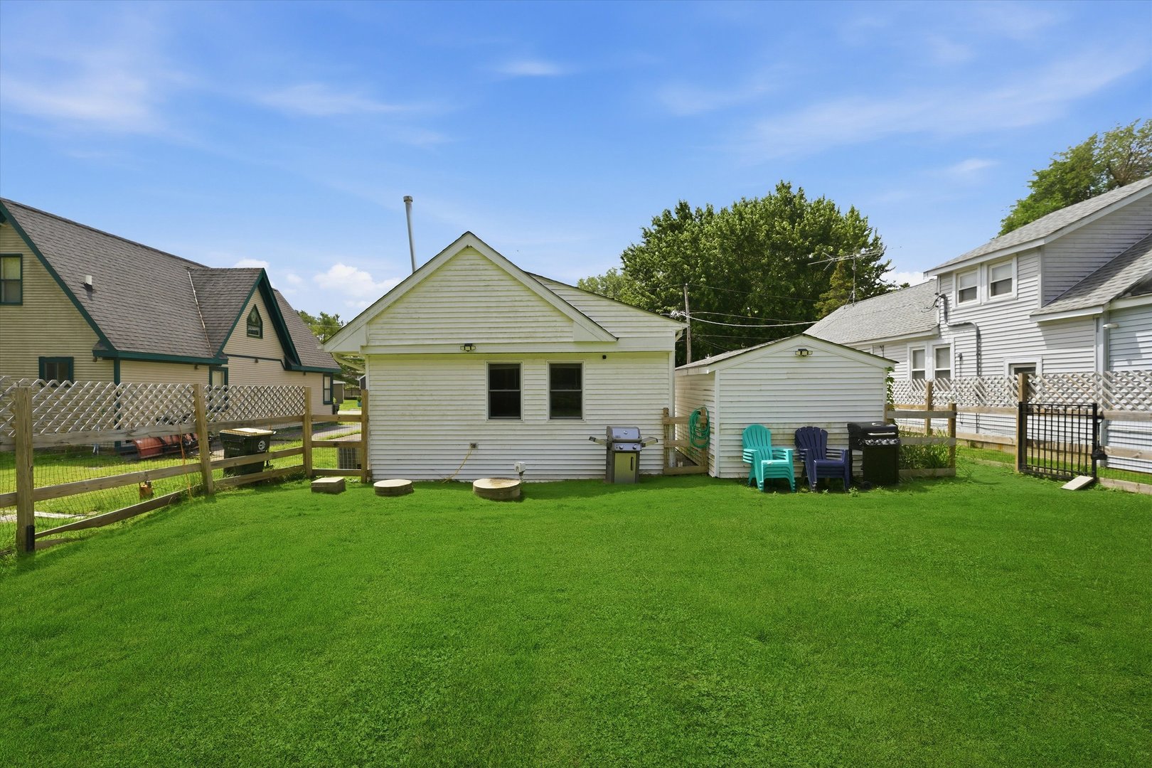23016 W Lakeview Avenue Property Photo 5