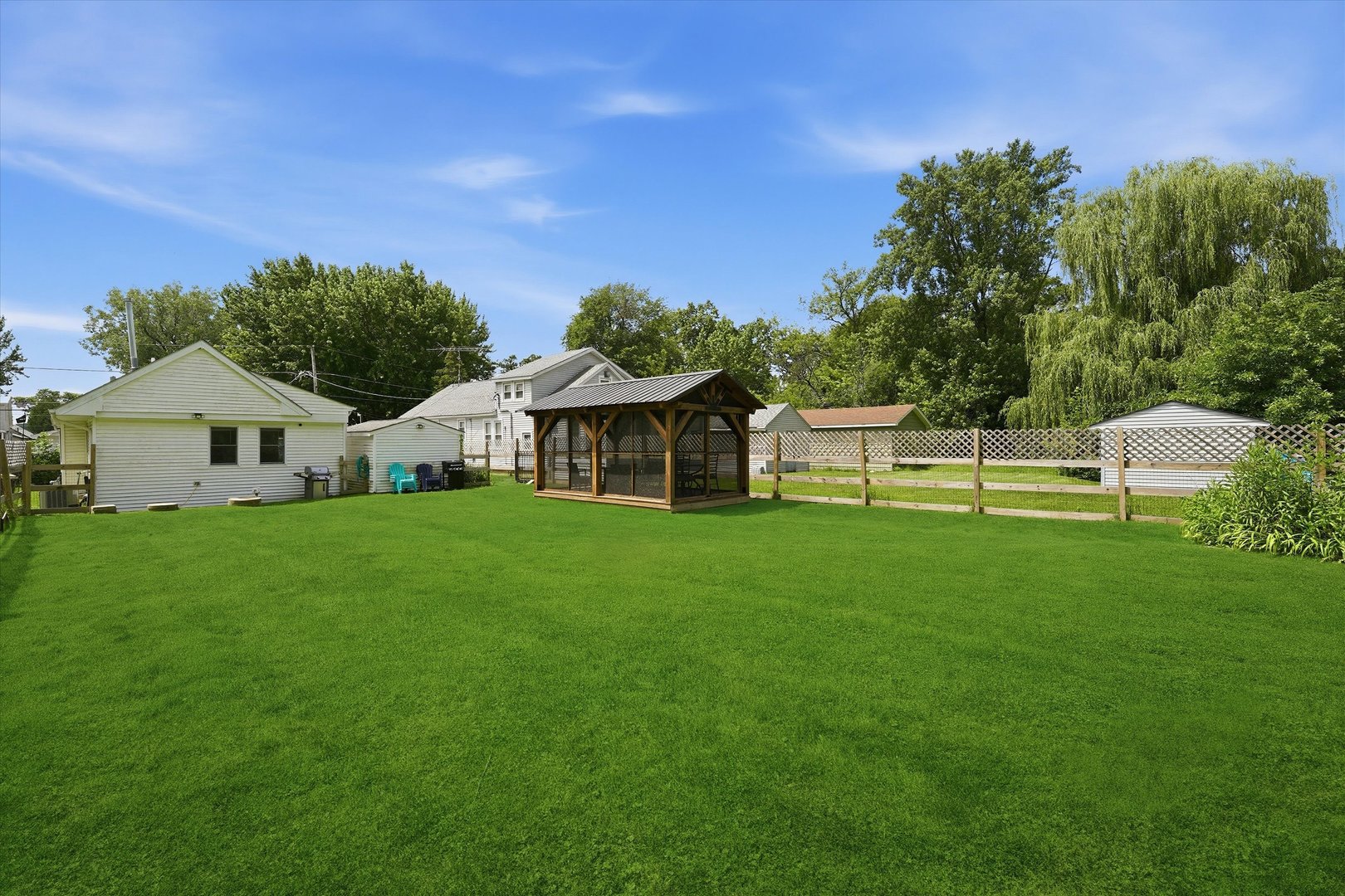 23016 W Lakeview Avenue Property Photo 6