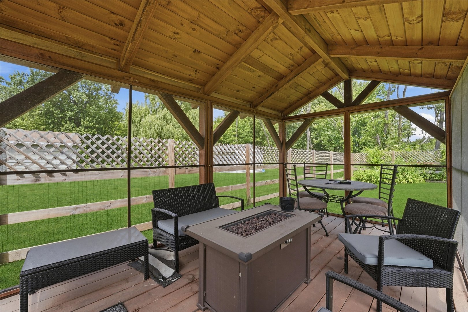 23016 W Lakeview Avenue Property Photo 7