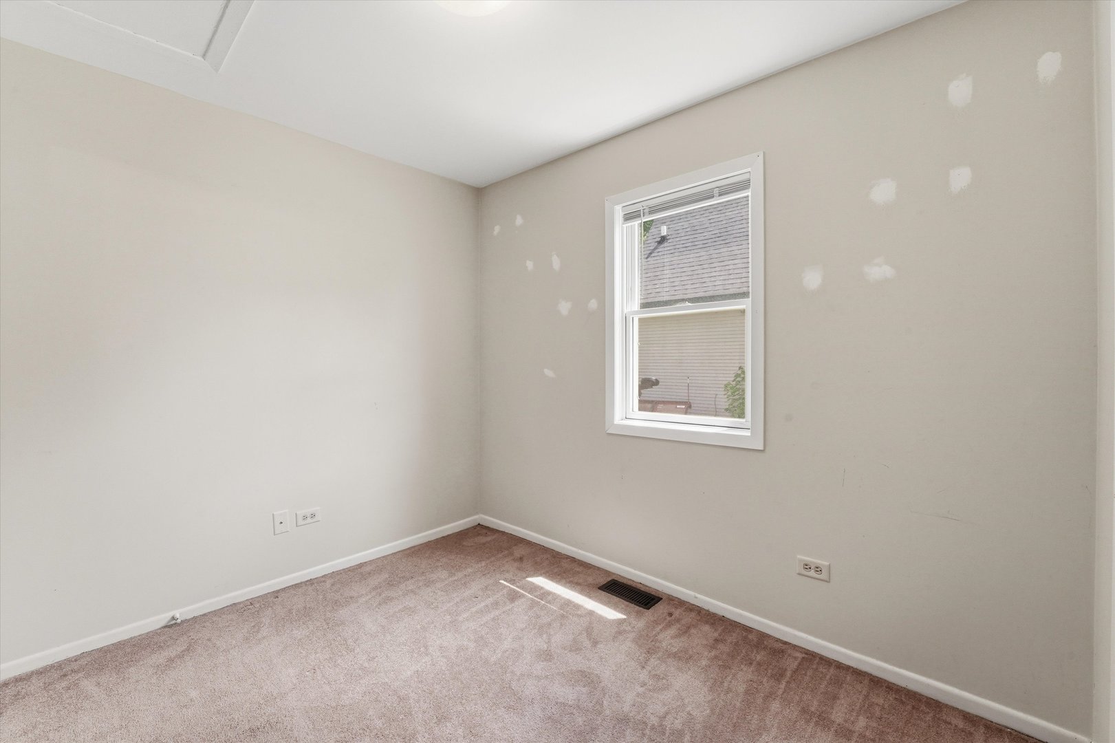 23016 W Lakeview Avenue Property Photo 20