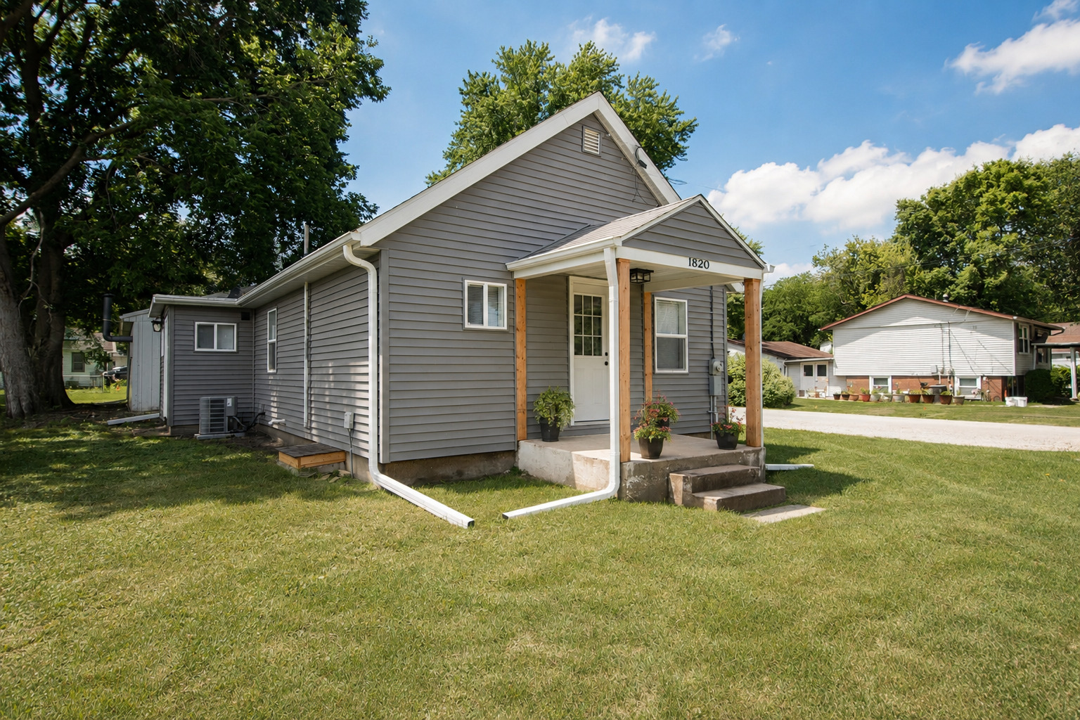 1820 W 9th Street Property Photo 2