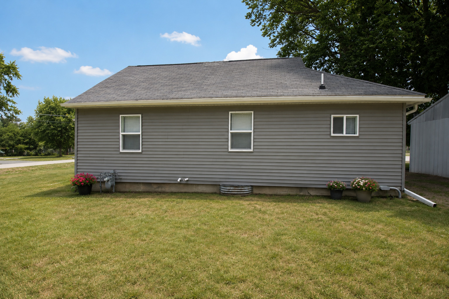 1820 W 9th Street Property Photo 3