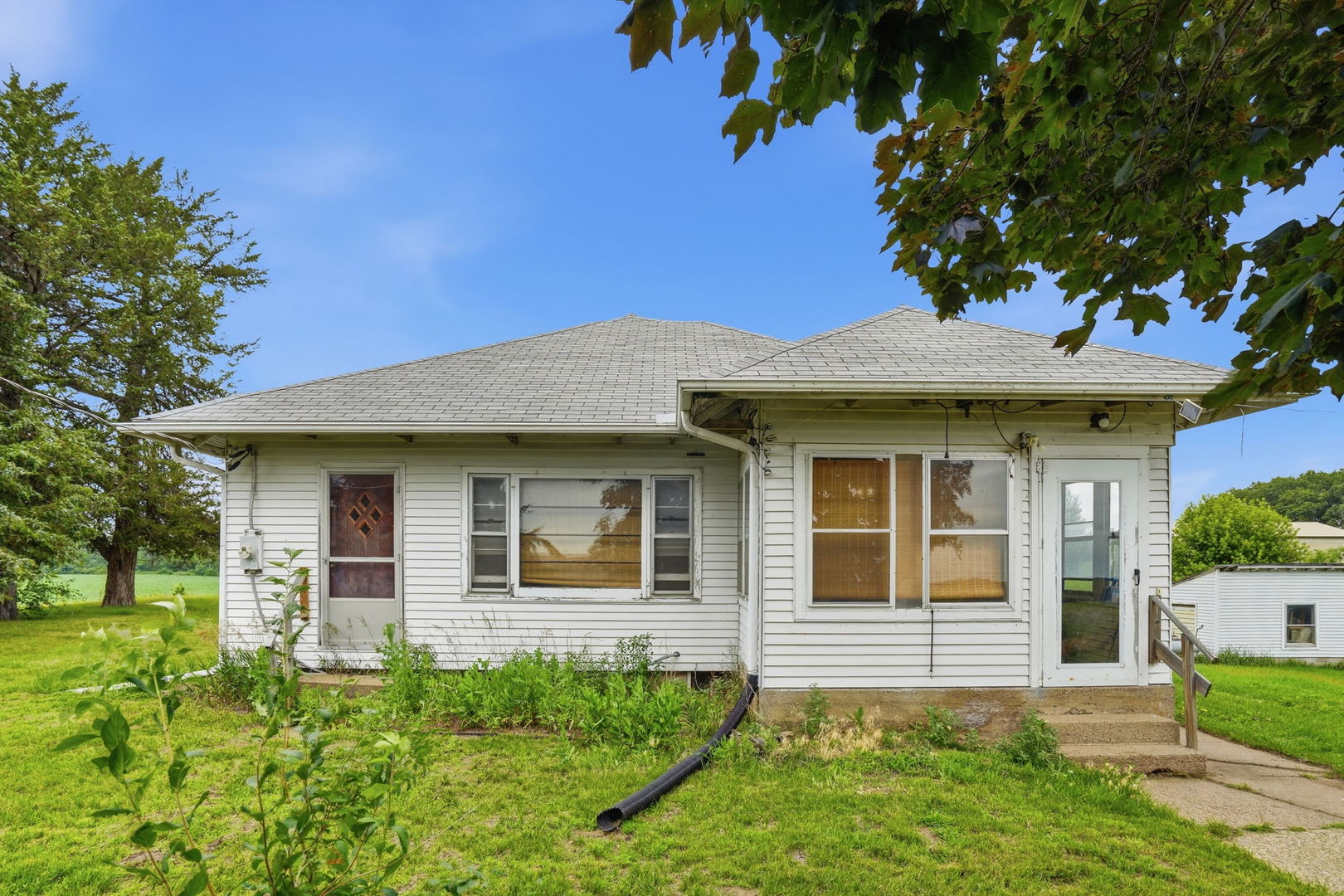 12694 Meredosia Road Property Photo 1
