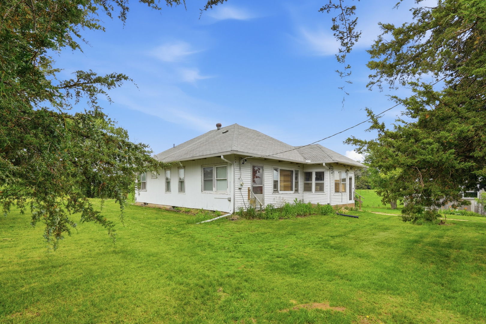 12694 Meredosia Road Property Photo 2