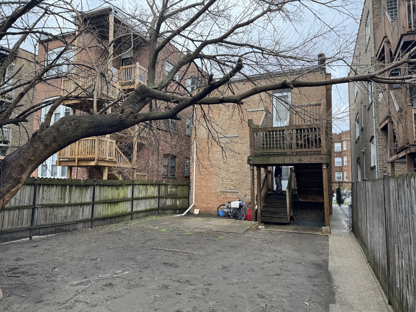 8047 S Vernon Avenue Property Photo 3