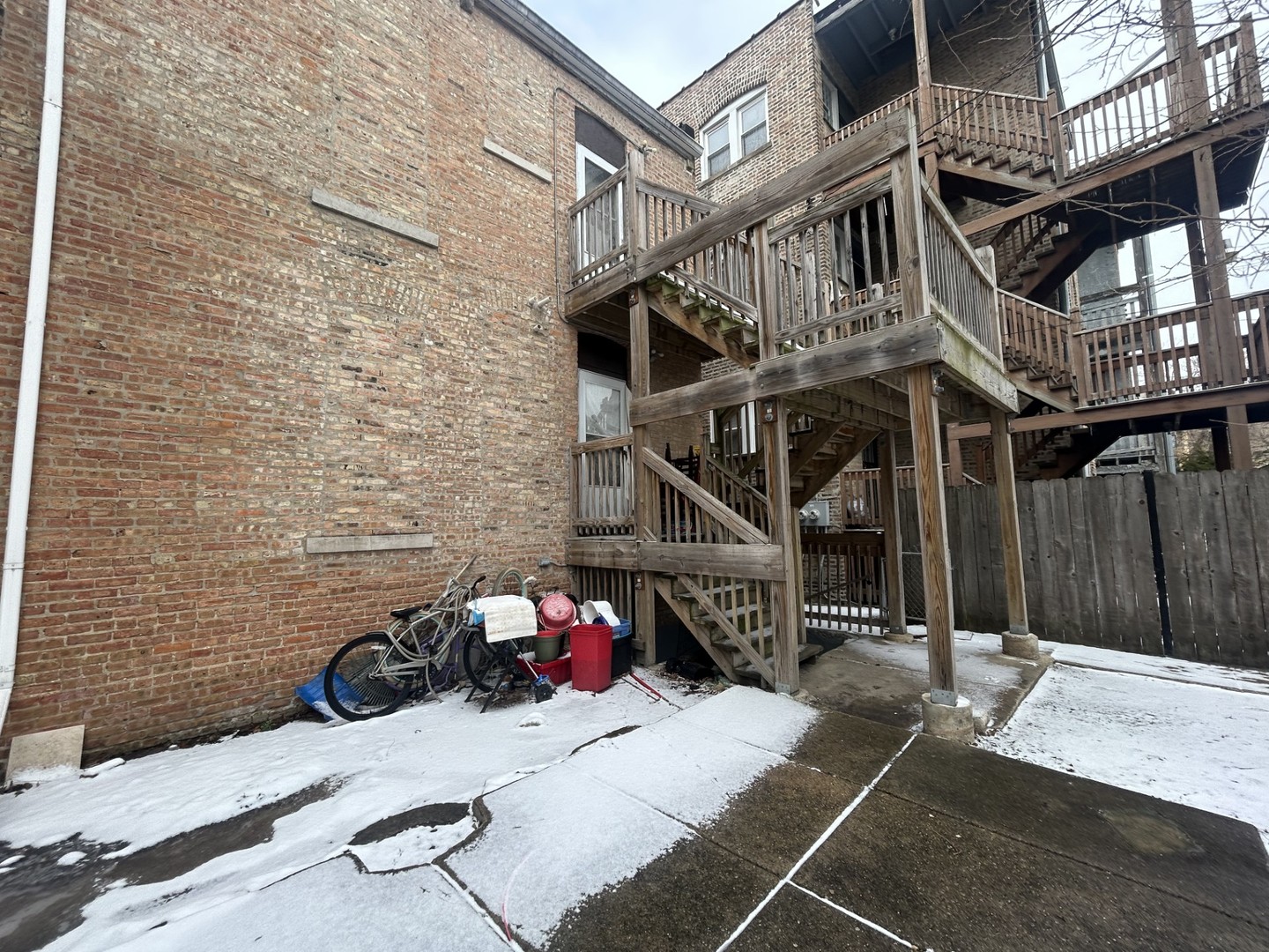 8047 S Vernon Avenue Property Photo 4