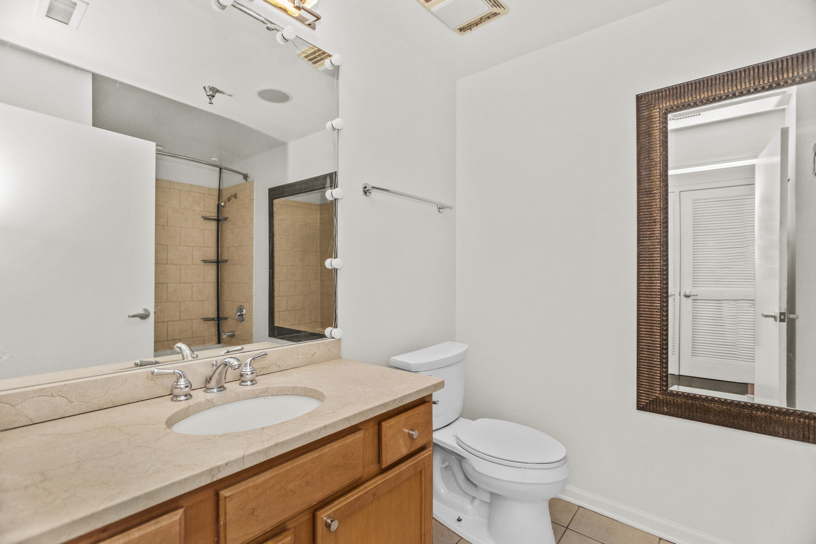 3232 N Halsted Street D812 Property Photo 13