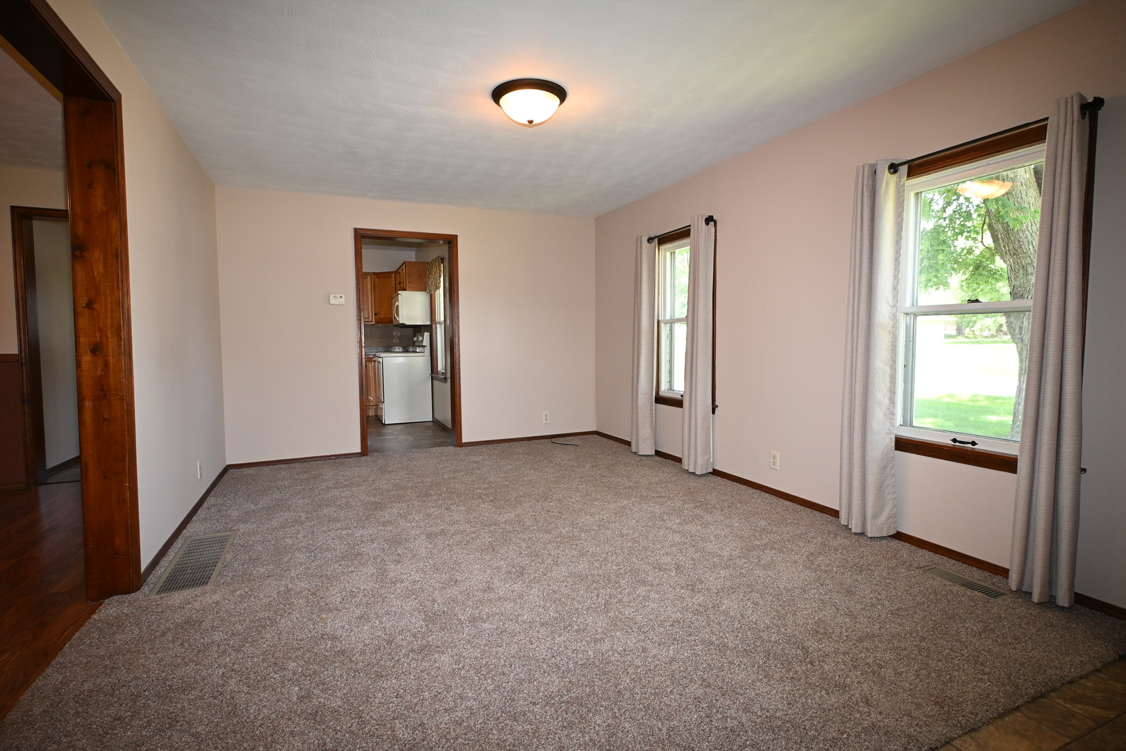 302 S Summit Street Property Photo 5