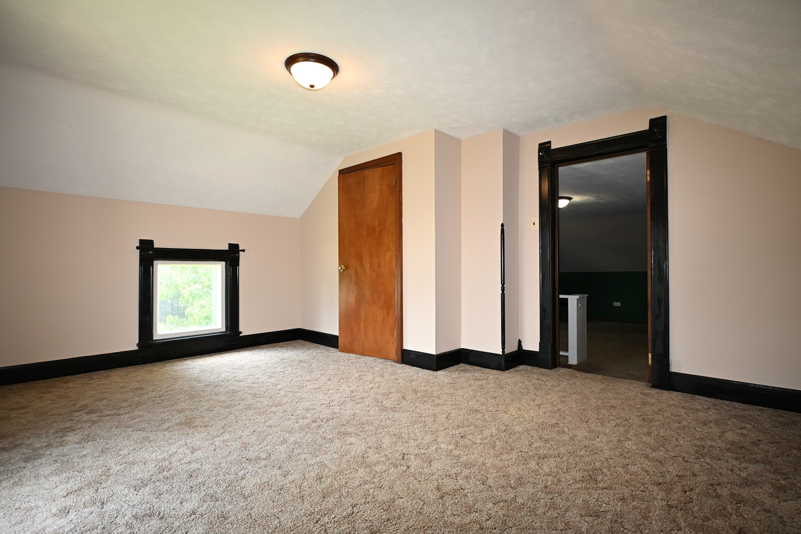 302 S Summit Street Property Photo 17