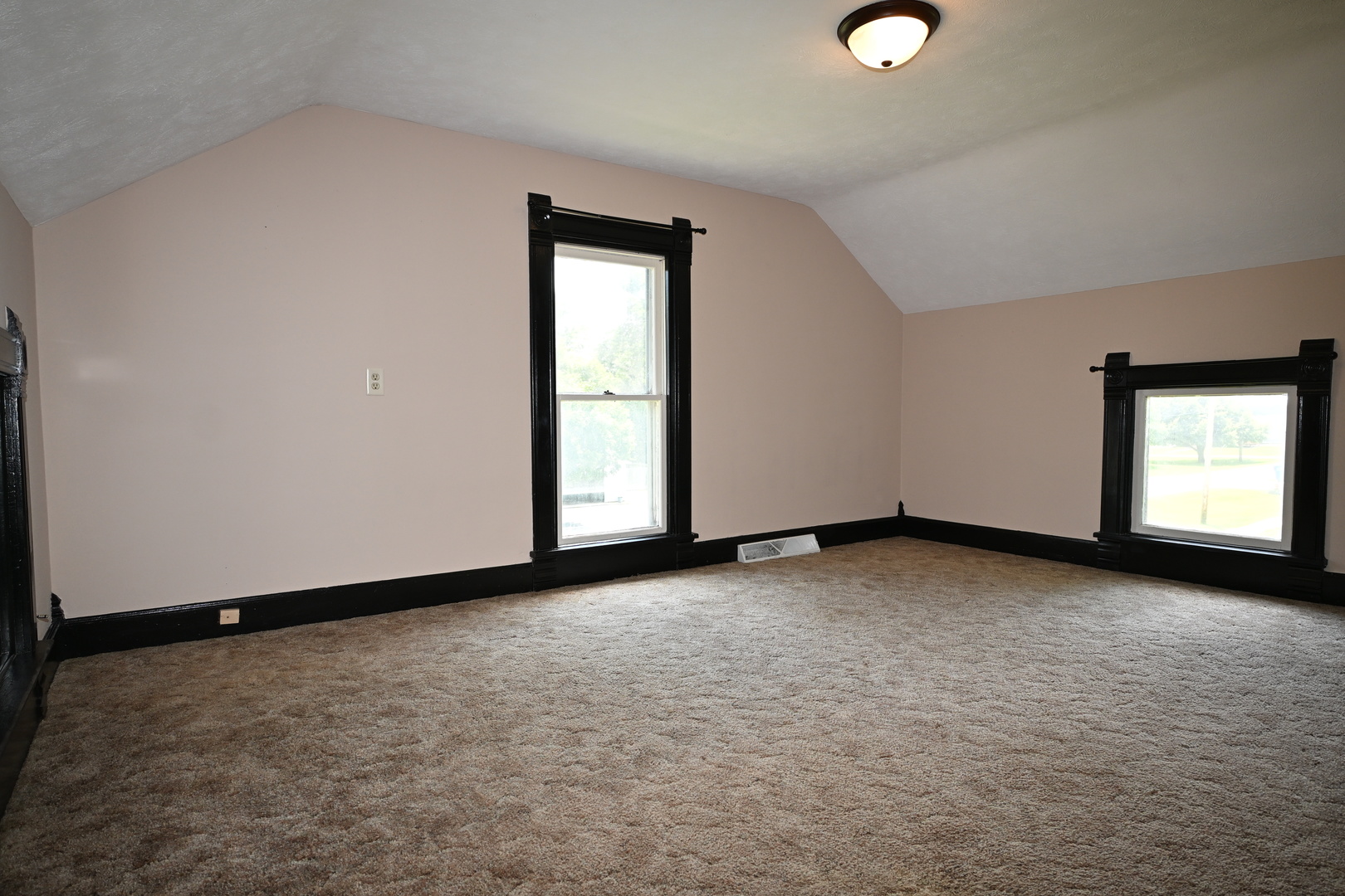 302 S Summit Street Property Photo 18