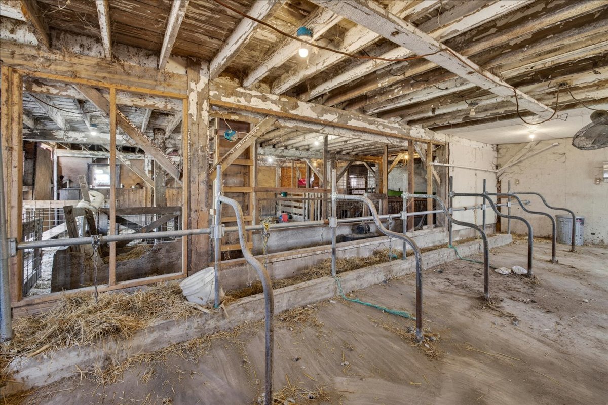 10112 E High Road Property Photo 28