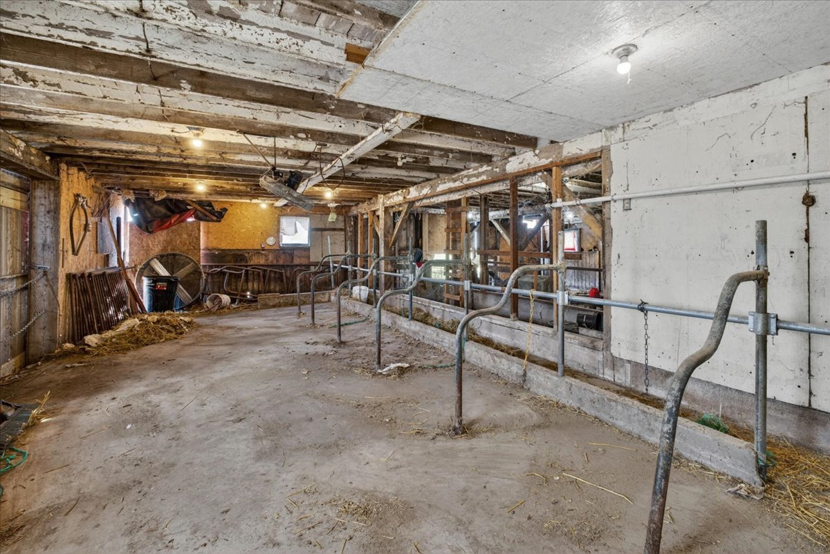 10112 E High Road Property Photo 29