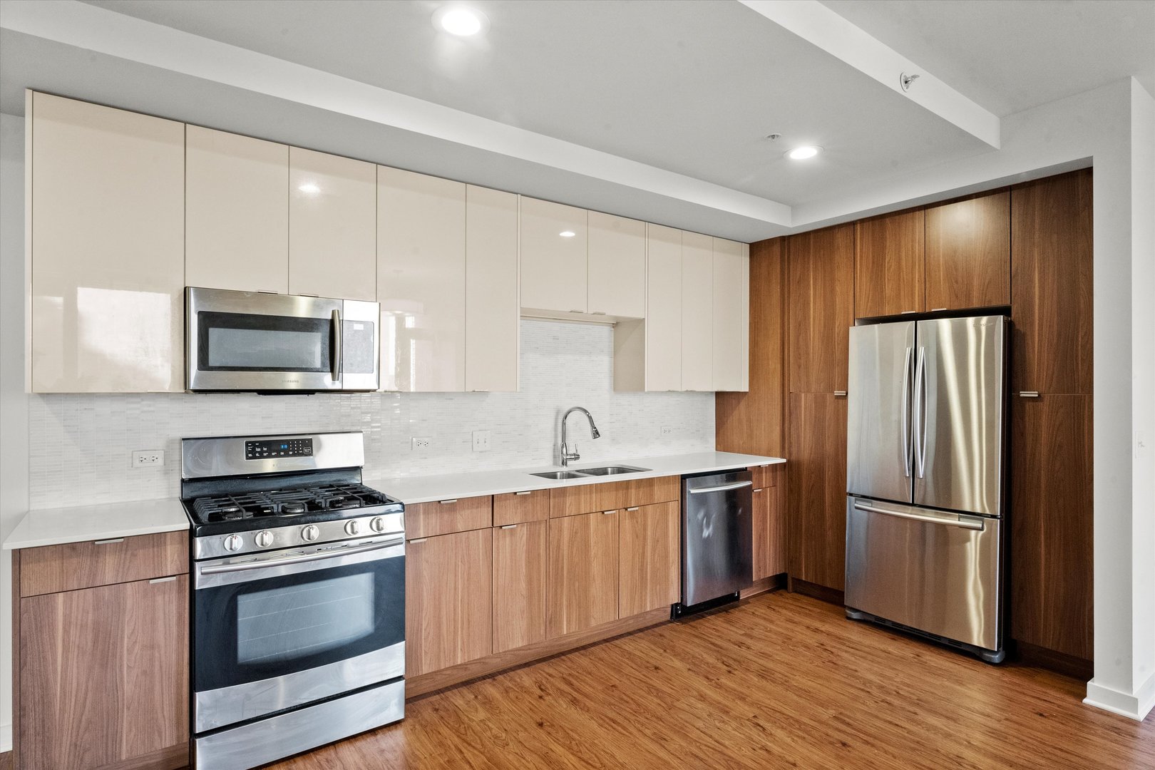 707 N Wells Street 703 Property Photo 4