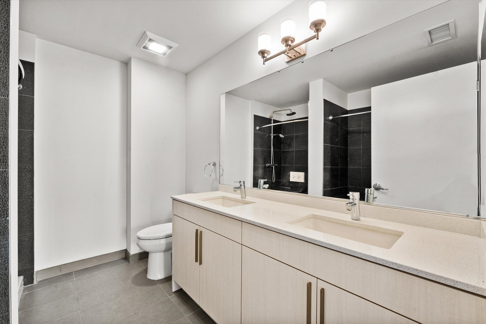 707 N Wells Street 703 Property Photo 8