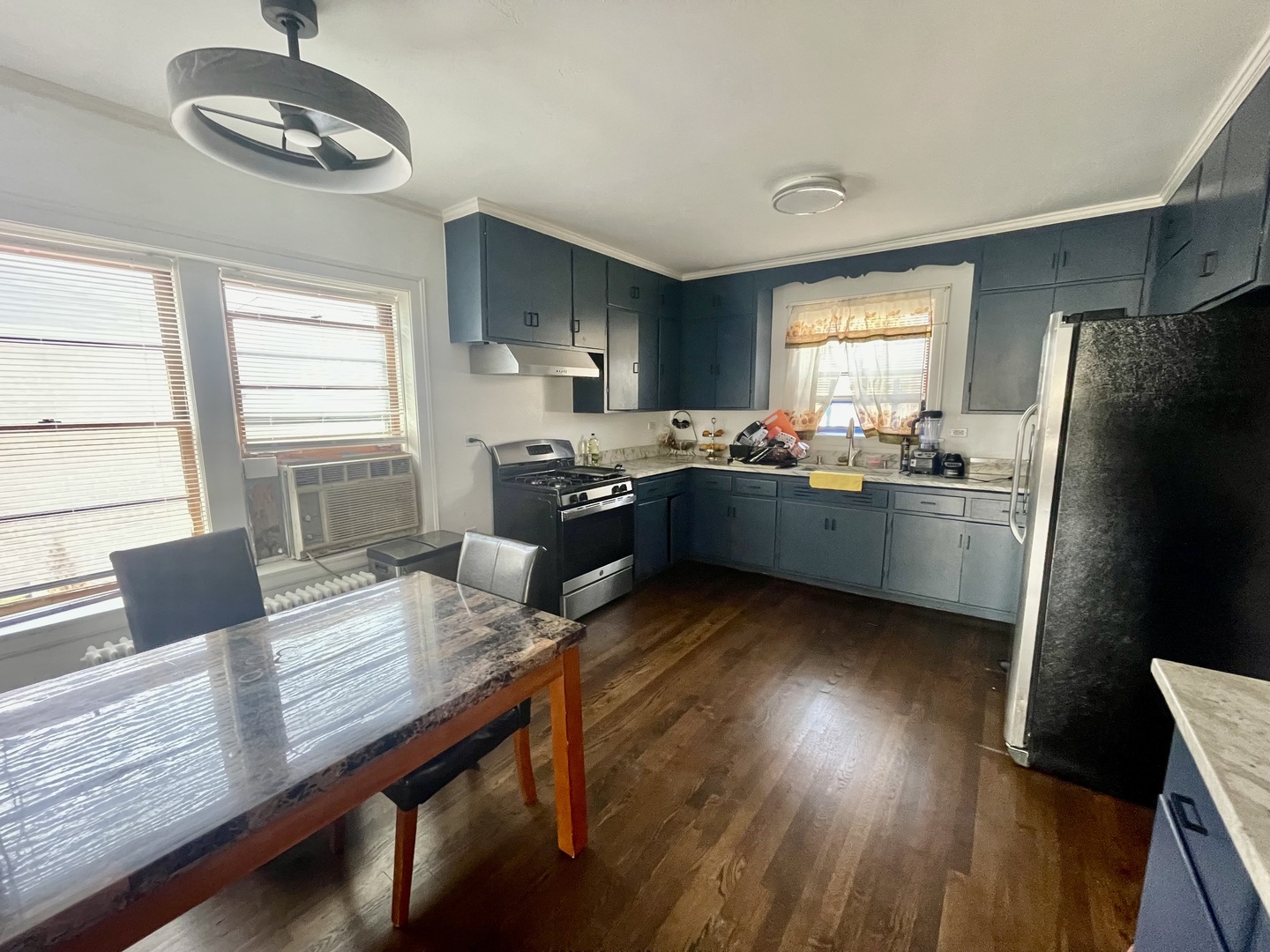 2748 N Austin Avenue Property Photo 7