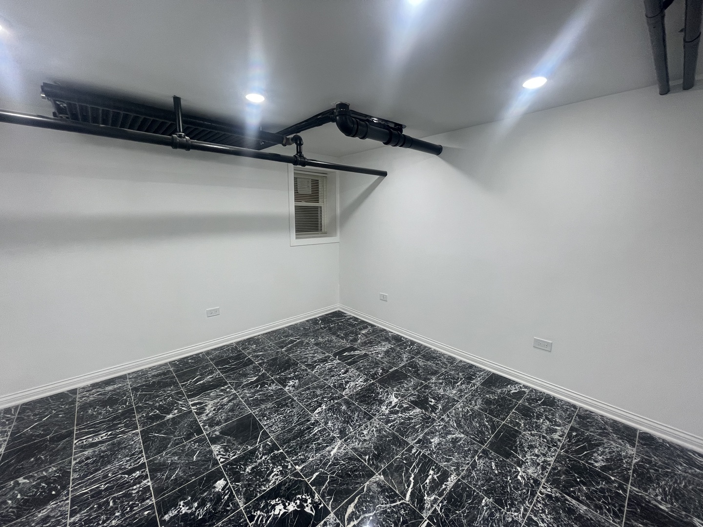2748 N Austin Avenue Property Photo 14