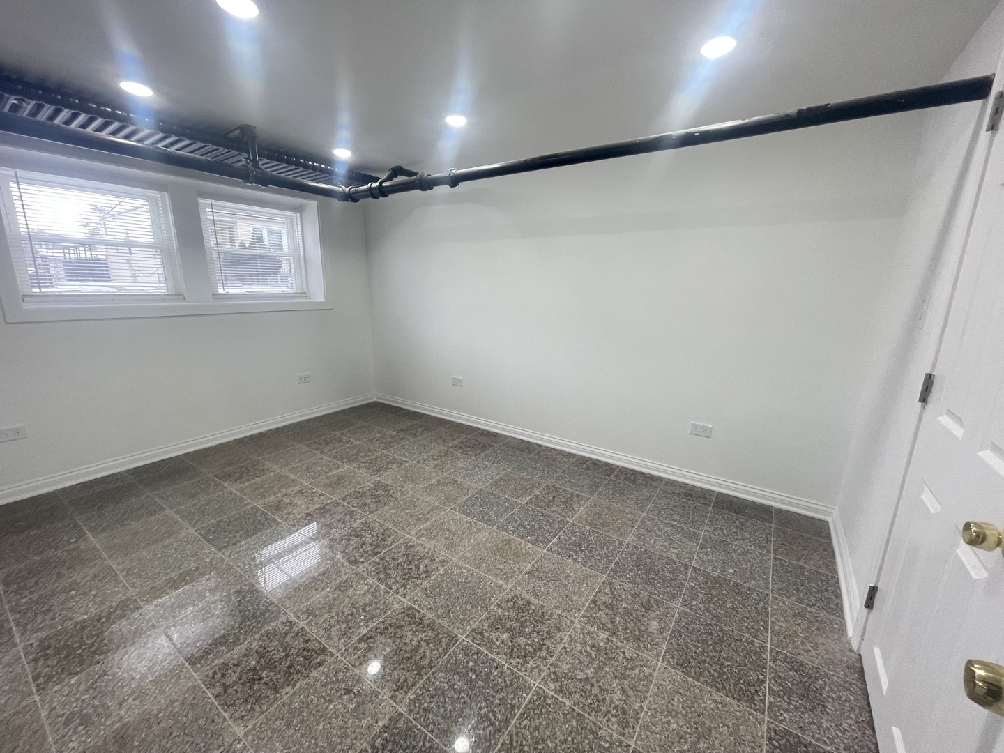 2748 N Austin Avenue Property Photo 16