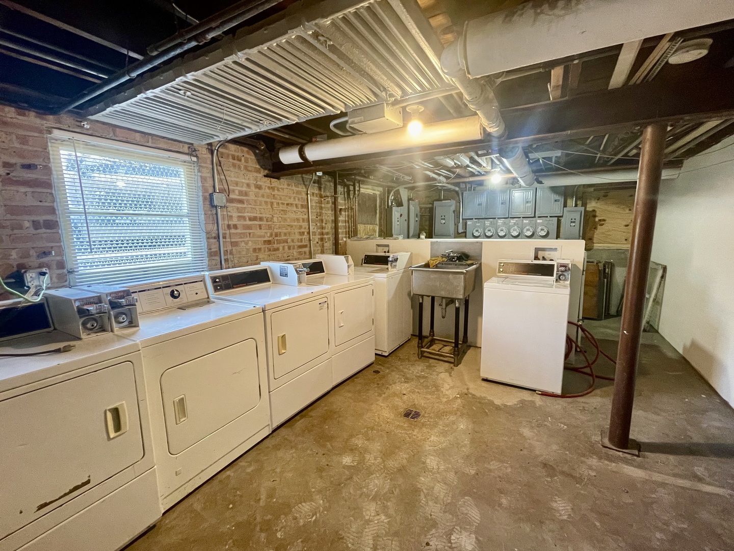 2748 N Austin Avenue Property Photo 17