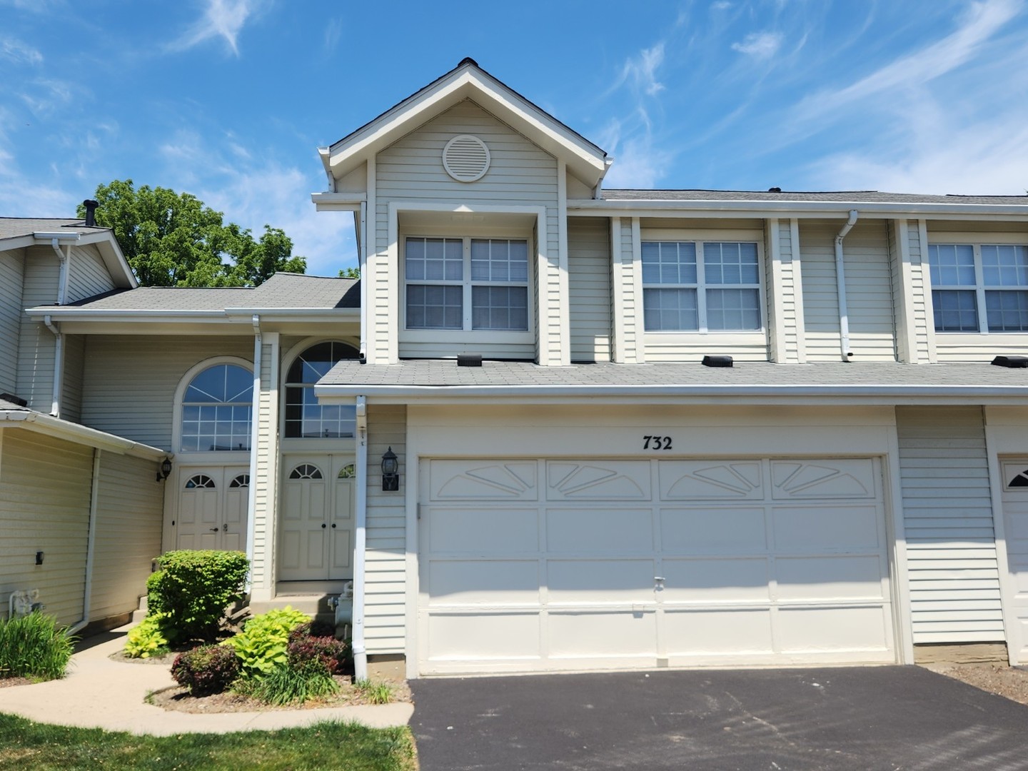 732 STURNBRIDGE Lane Property Photo 1