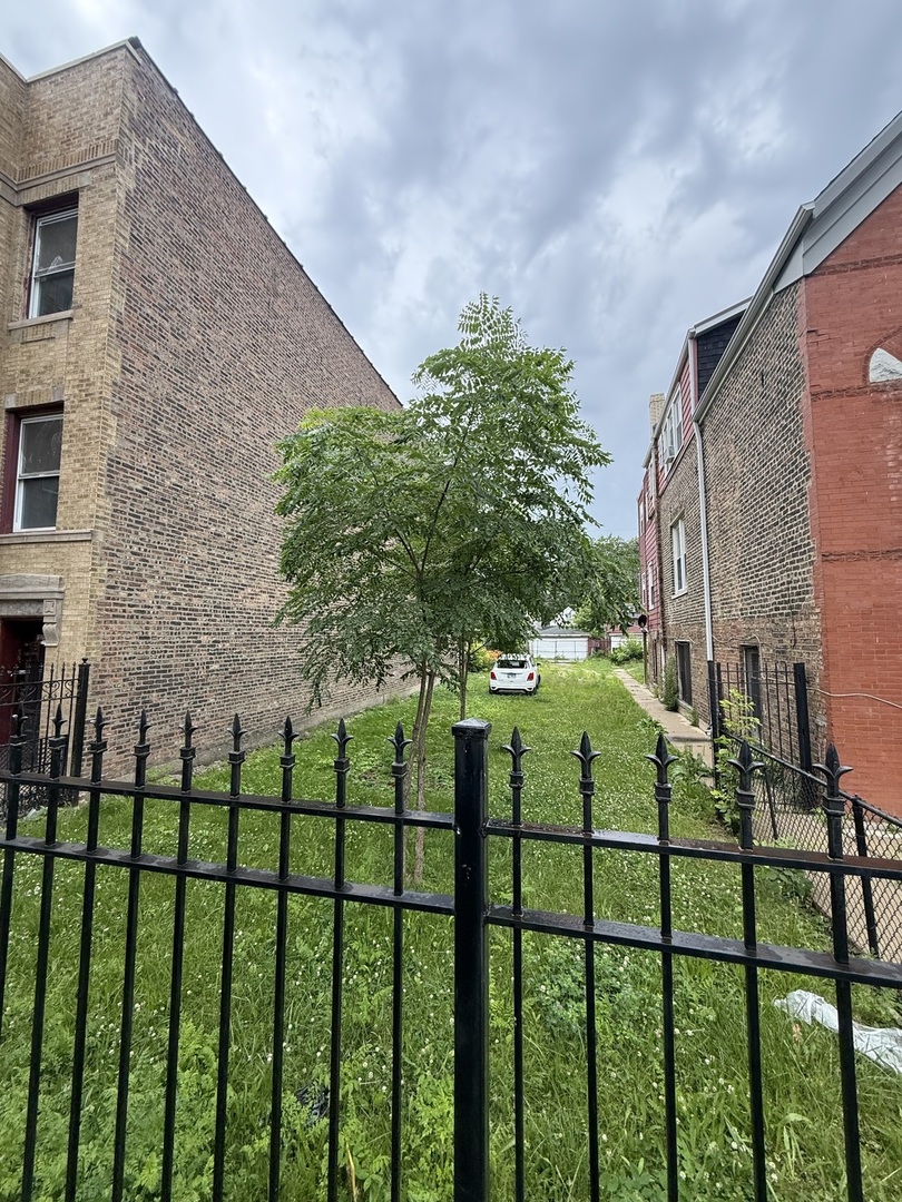 828 N Springfield Avenue Property Photo 1