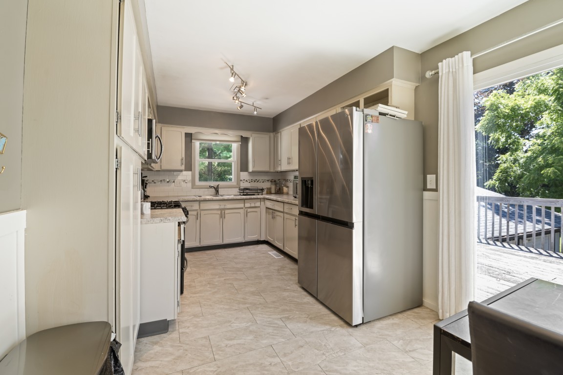 12617 Ventura Boulevard Property Photo 11