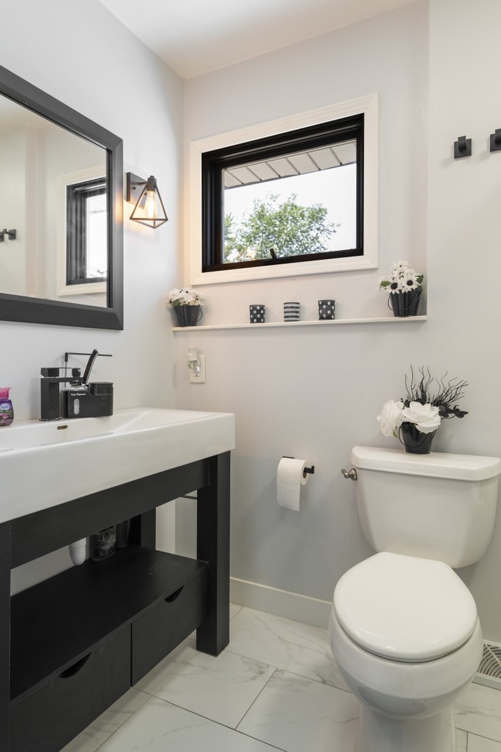 12617 Ventura Boulevard Property Photo 17